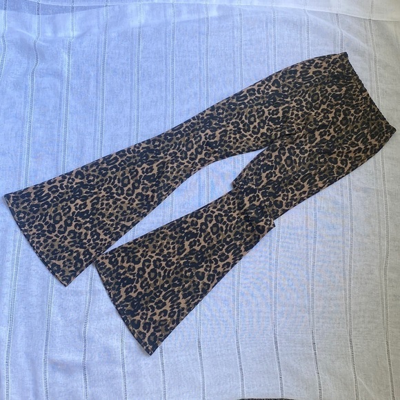 Nasty Gal fit and flare cheetah print leggings. - Picture 10 of 12